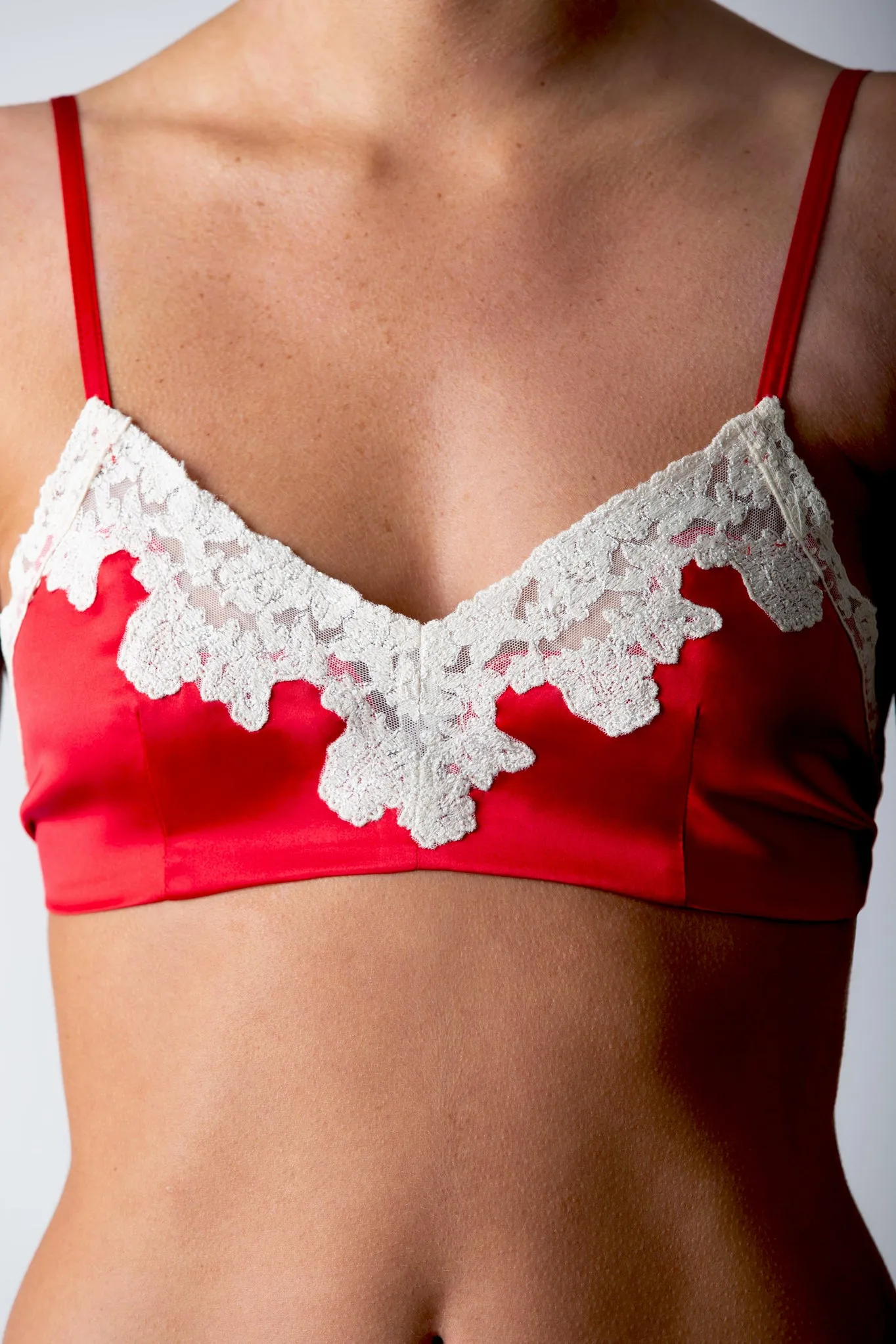 Bella Scalloped Lace Silk Bralette - Red