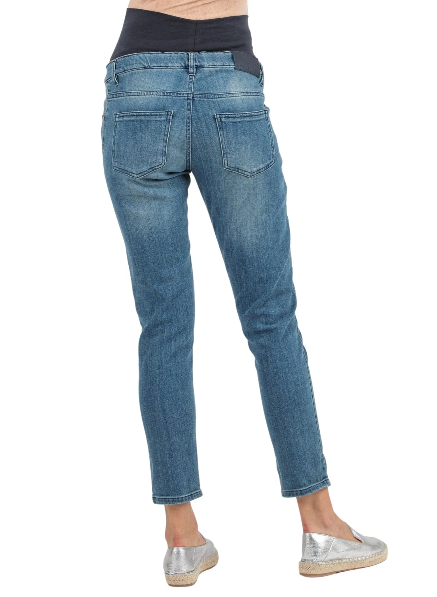 Cropped Mom Fit Maternity Jeans - Light Wash