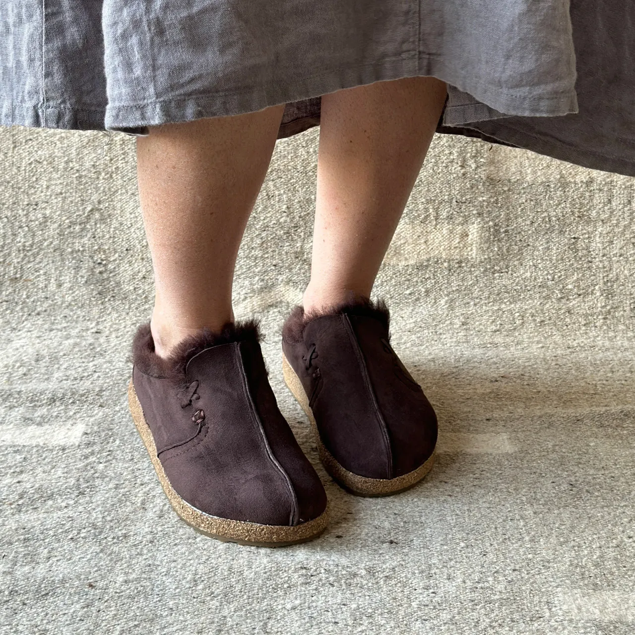 Sheepskin Clogs - Saskatchewan - Coffee (Adults 36-42)