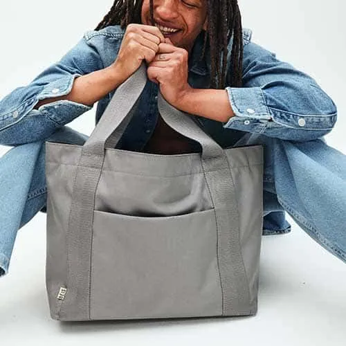 The BÉISics Tote in Grey