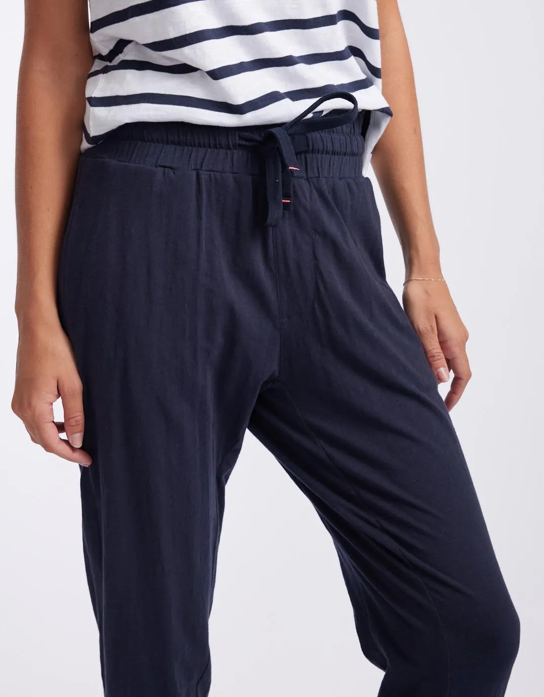 Turn Back Lightweight Jogger - Navy